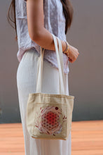 Load image into Gallery viewer, Safiya Hamper
