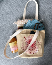 Load image into Gallery viewer, Safiya Hamper
