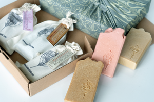 TRI HAMPER